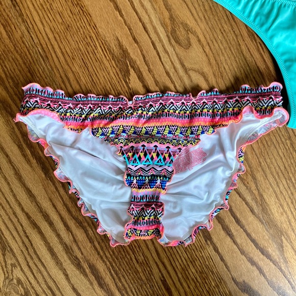 Victoria Secret cheeky bikini bottoms - Picture 3 of 6